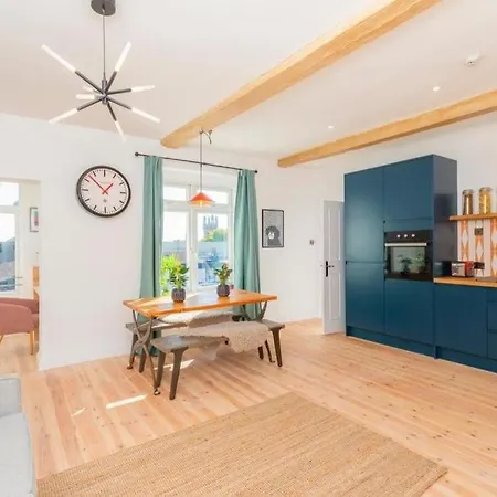 Bright Loft Apartment *