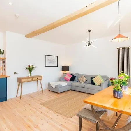 Bright Loft Apartment